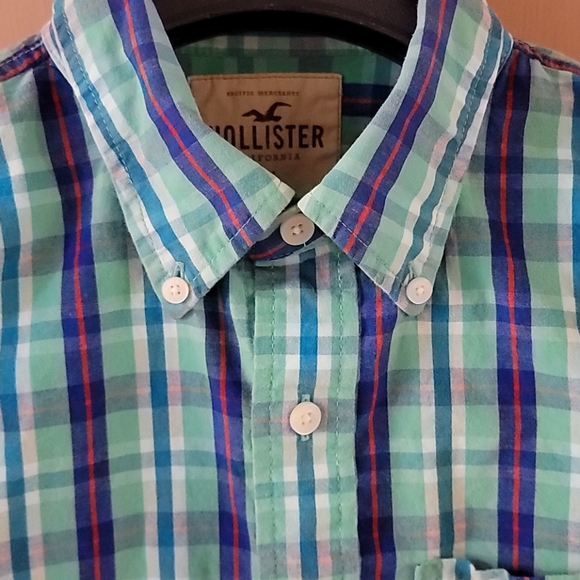 Hollister 100% cotton Button Down Size Medium - Picture 6 of 9
